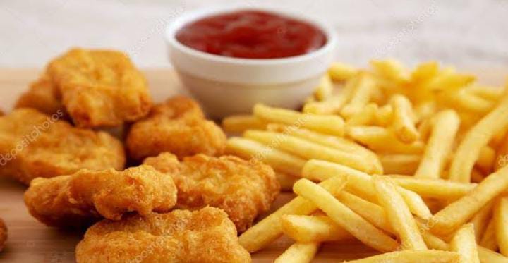 Nuggets de Pollo con Papas a la Francesa