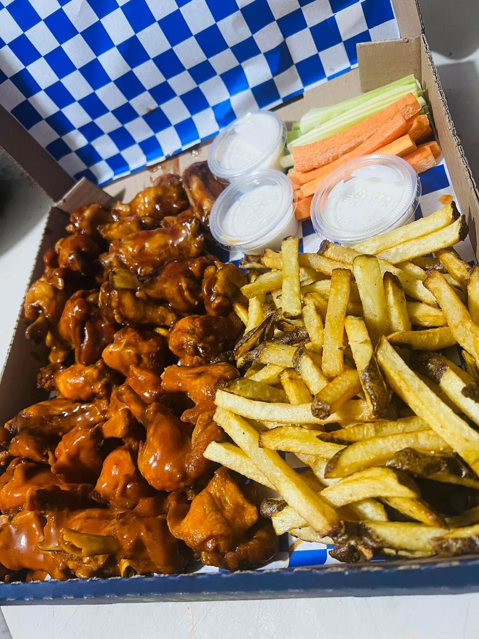 Gorronita Boneless y Alitas