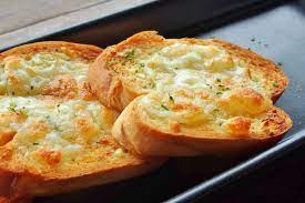Pan de Ajo con Queso Mozzarella Gratinado