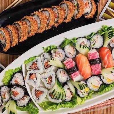 44 peças = 10 hots, 6 makimonos california, 6 makimonos filadelfia, 6 makimonos skin, 6 uramaki salmão, 6 uramaki california, 2 sushi salmão, 2 sushi kani.