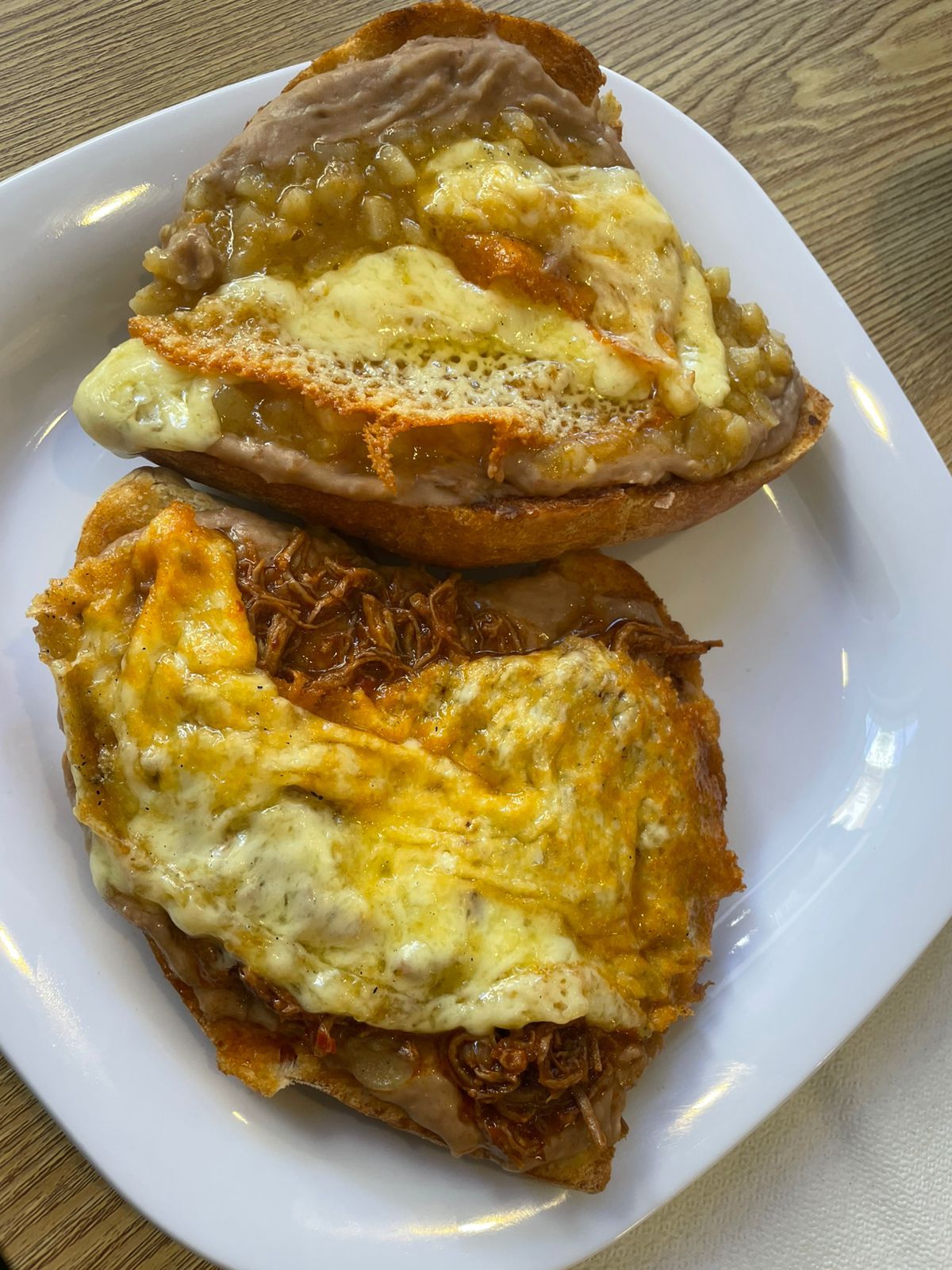 Molletes con Guisado Media Orden