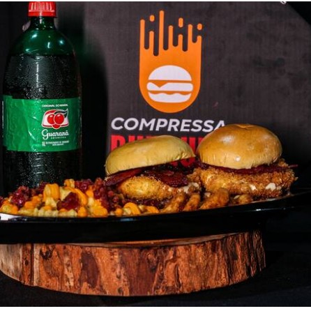 Acompanha 2 lanches 09, batata turbinada mais refri de 1l