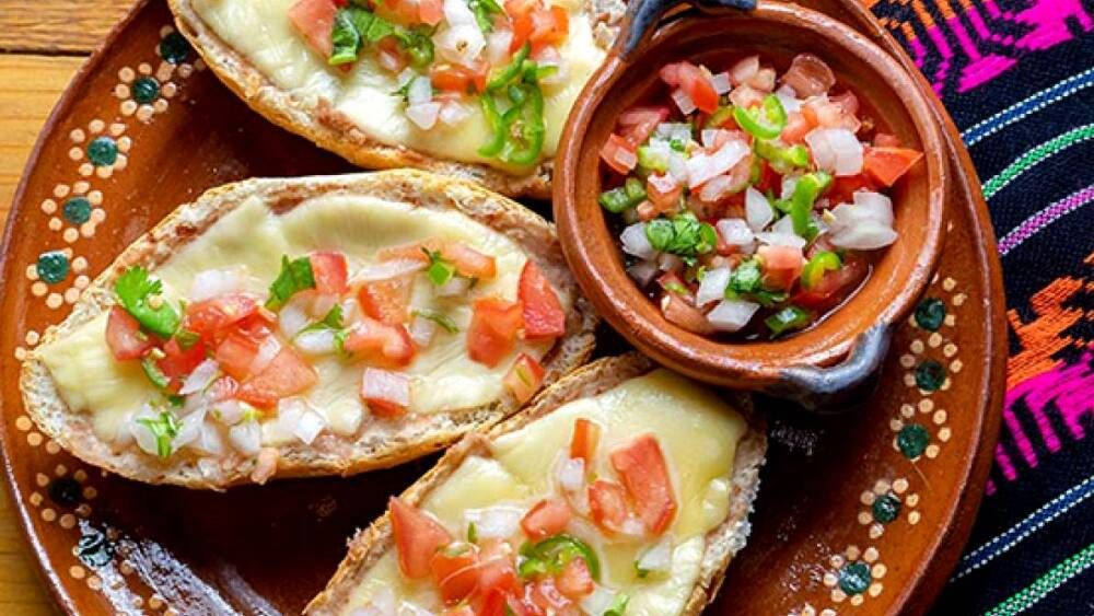 Molletes Salados