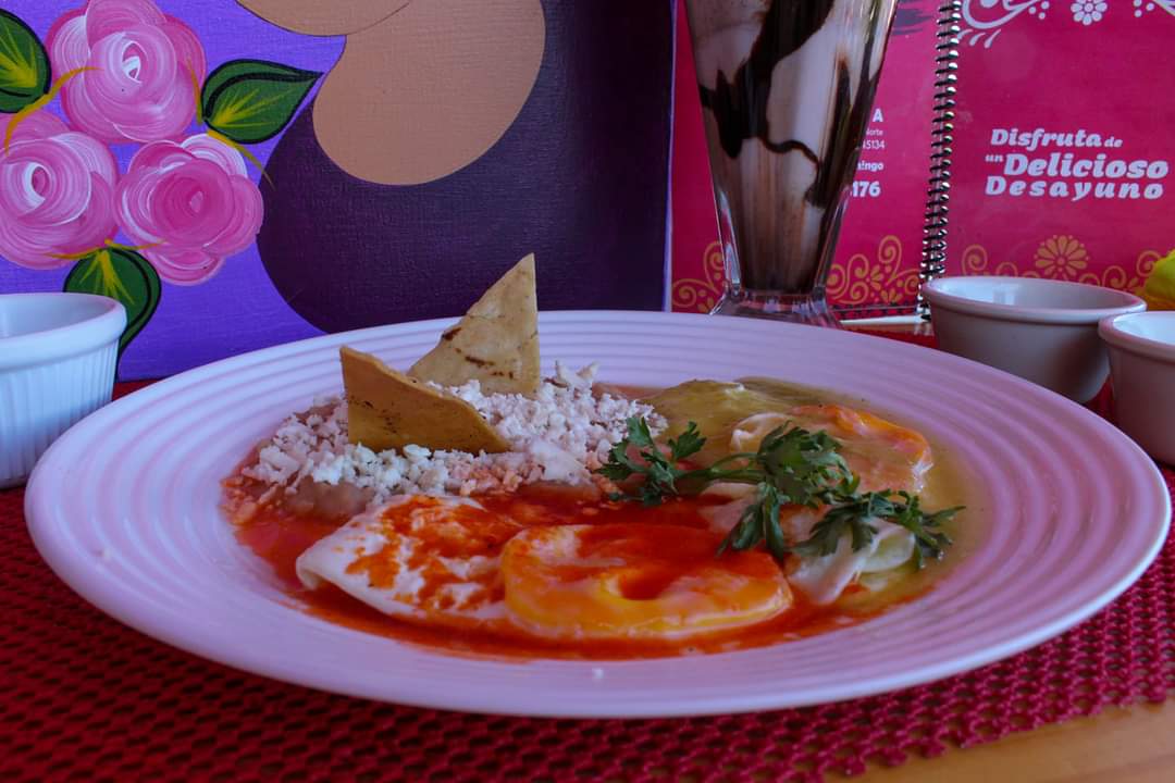 Huevos Divorciados+Frijoles de la Casa