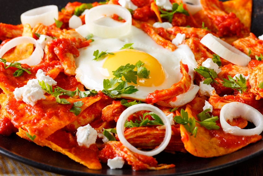 Chilaquiles Rojos con Huevo
