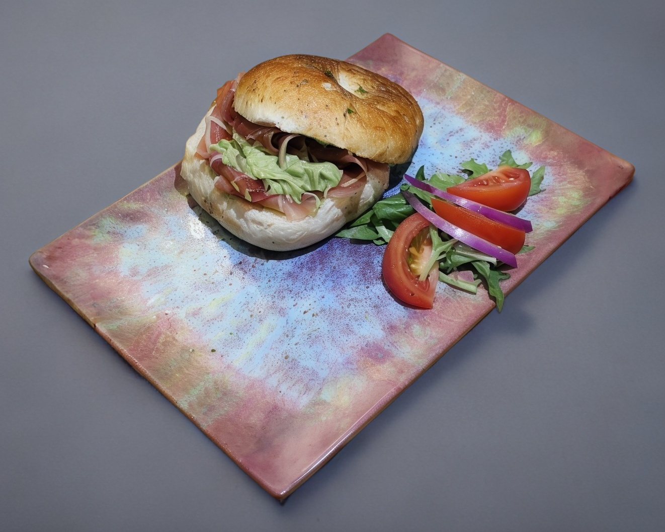 Bagel de Jamon Serrano con Aguacate
