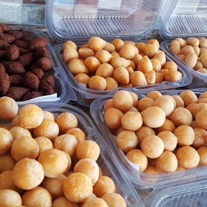 50 salgadinhos sortidos. Coxinha, Bolinha de Queijo, Queijo com presuntp, provolone, peito de peru, kibe recheado, aipim, queijo com alho poró