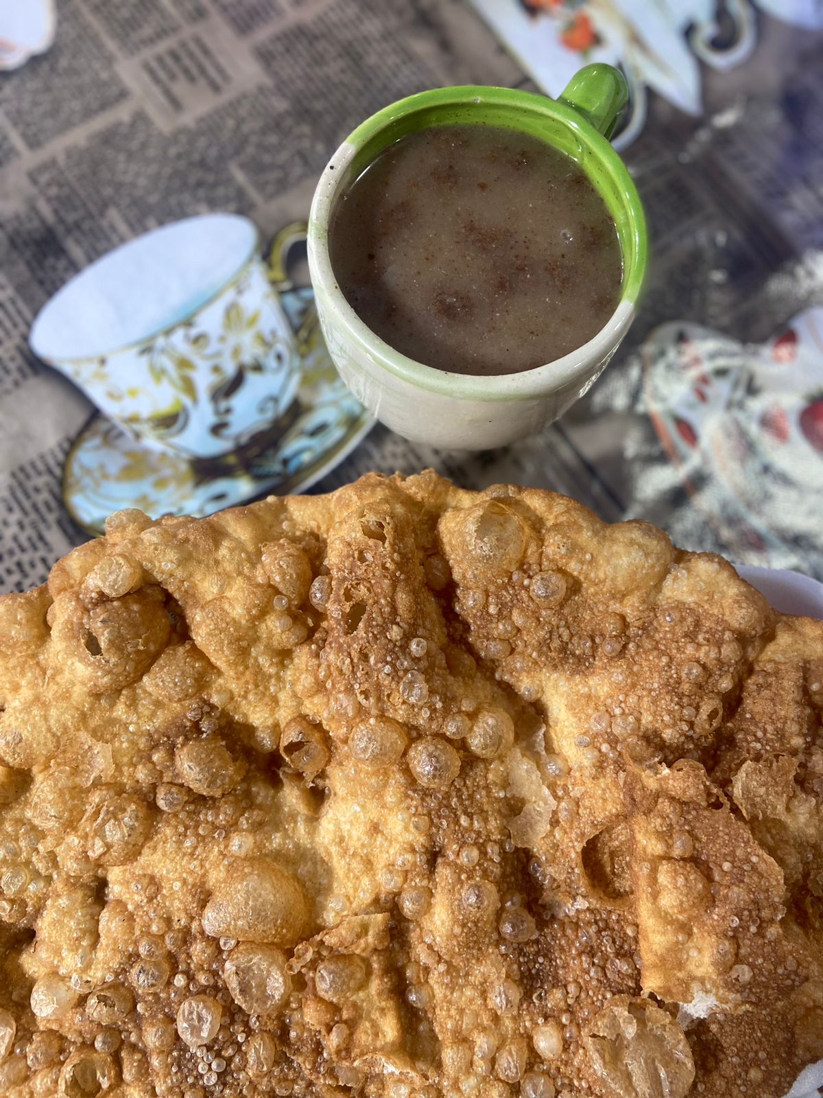 Buñuelo con Champurrado