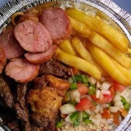 Acompanha: Arroz, Feijão, Farofa, Batata Frita e Salada do Dia.   Tudo feito na hora e entrega Rápida.