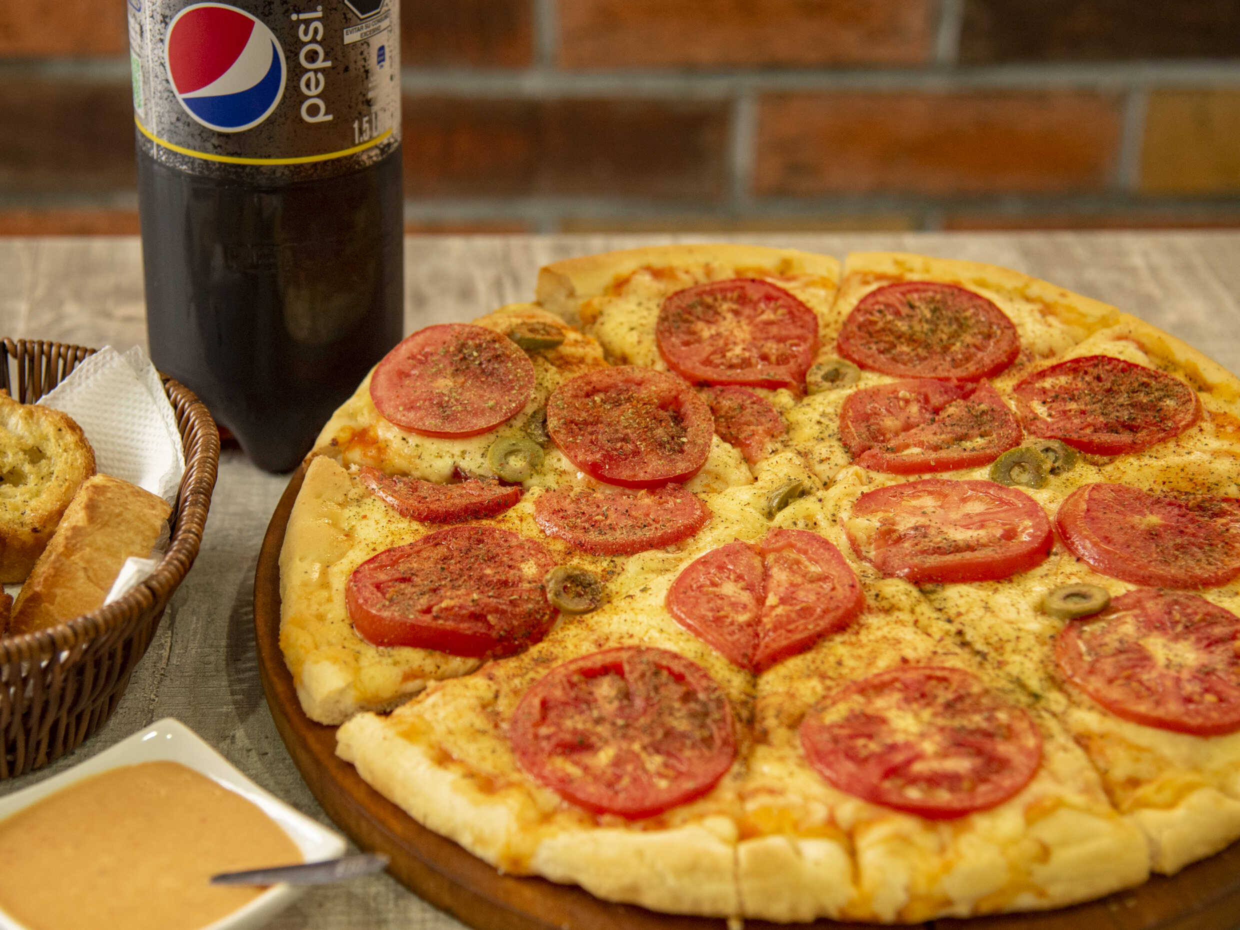 Combo 1 Napolitana Grande + Pan Al ajo + Gaseosa