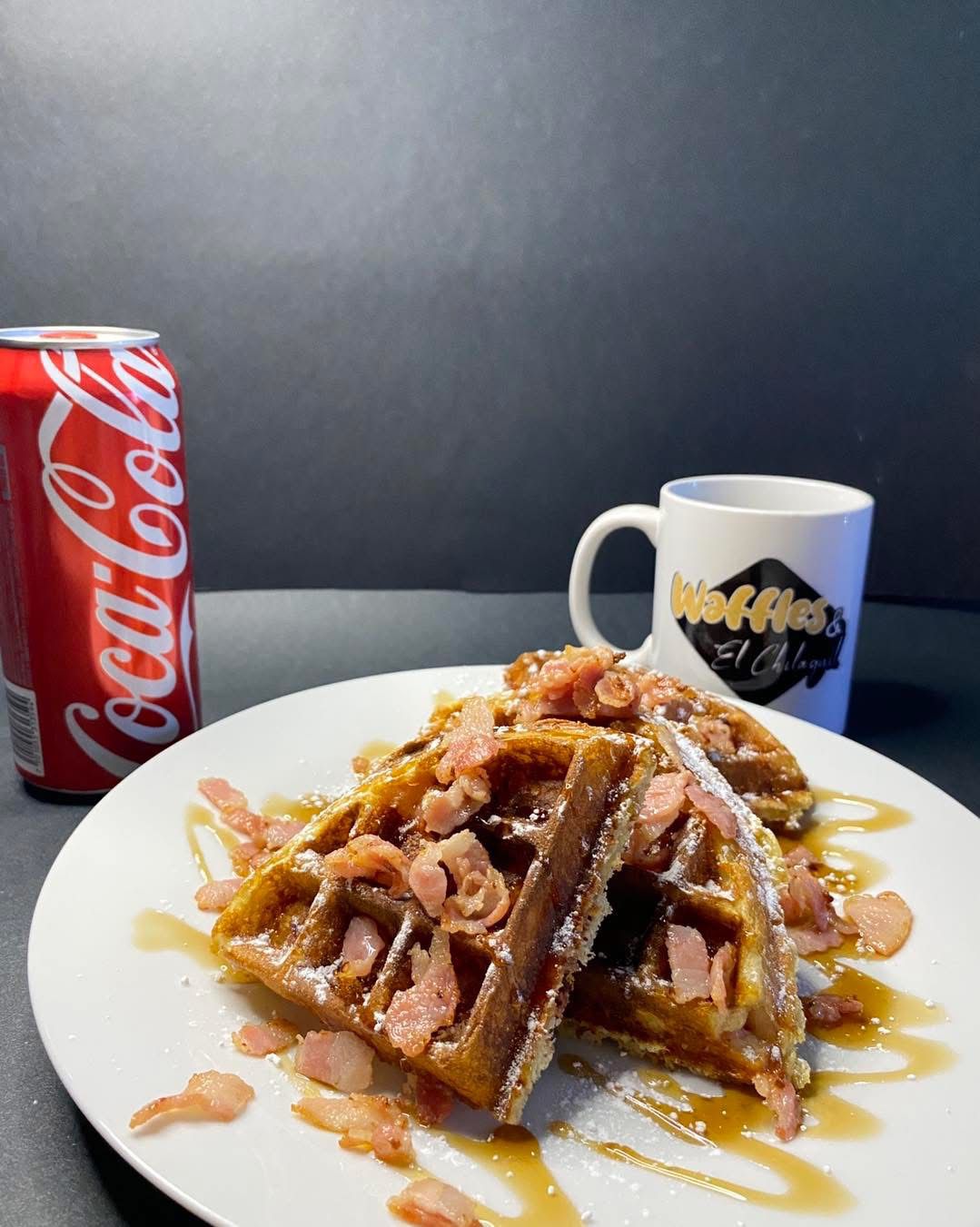 Waffle con Tocino y Queso