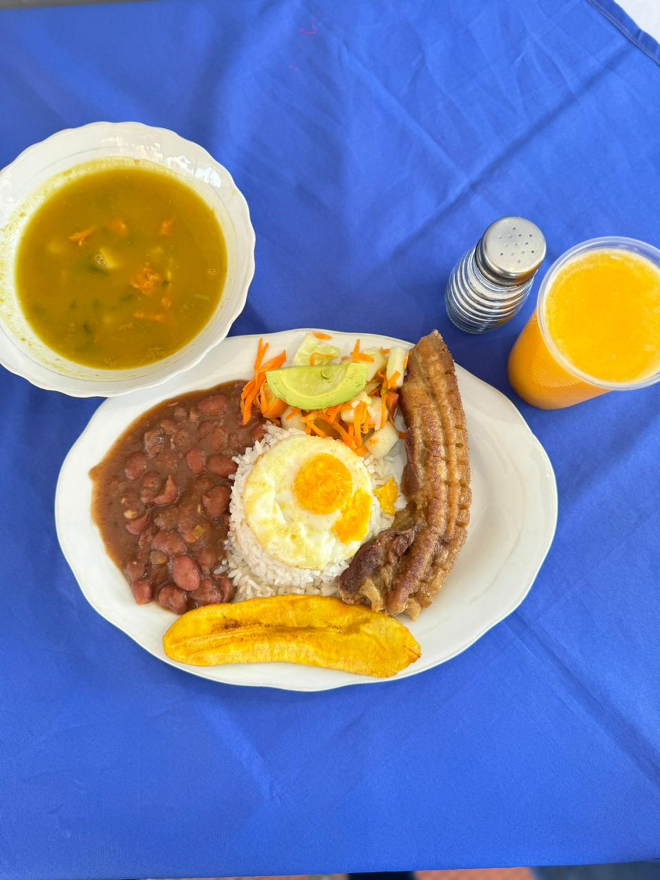 Almuerzo Chicharrón