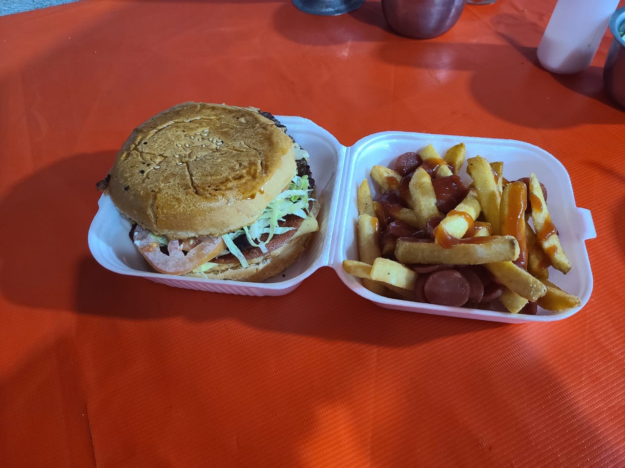 Hamburguesa + Papas a la Francesa 🍔🍟