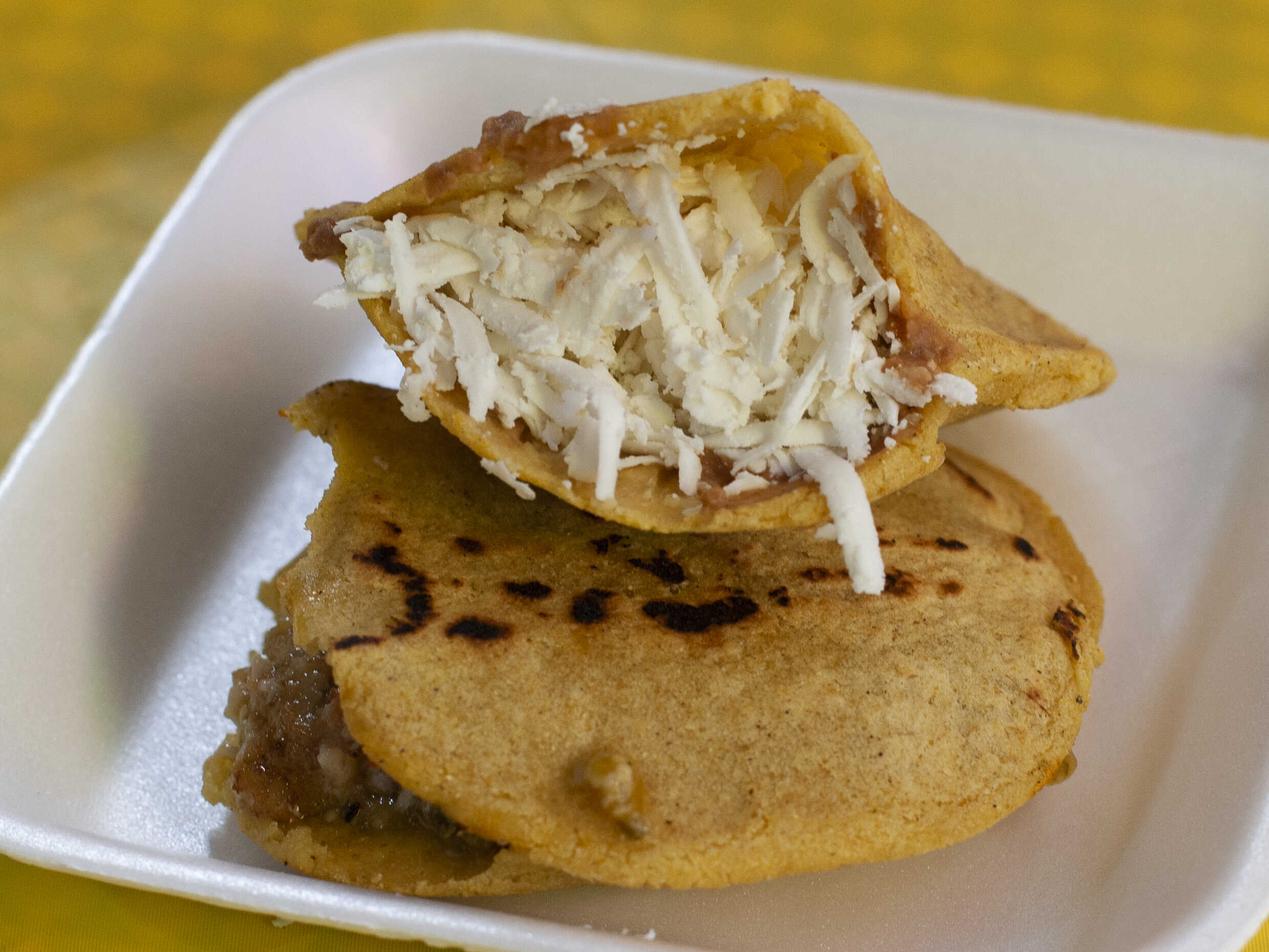 Gordita de Frijolito con Queso