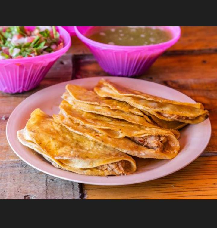 8 TACOS DE BARBACOA