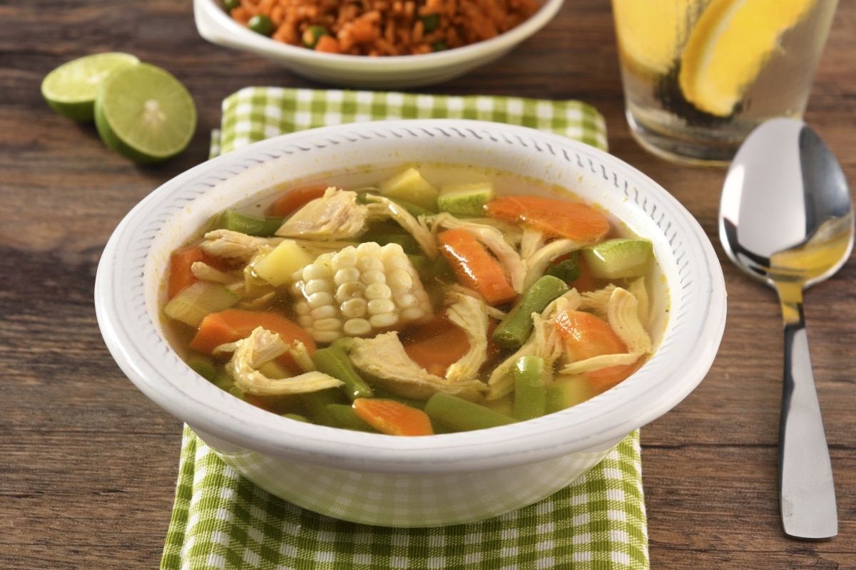 Caldo de Pollo + Agua Fresca