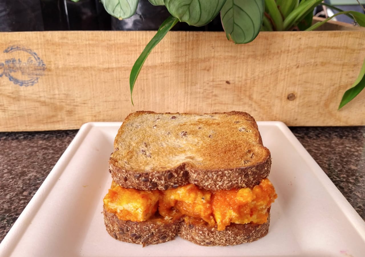 SANDWICH DE HUEVO