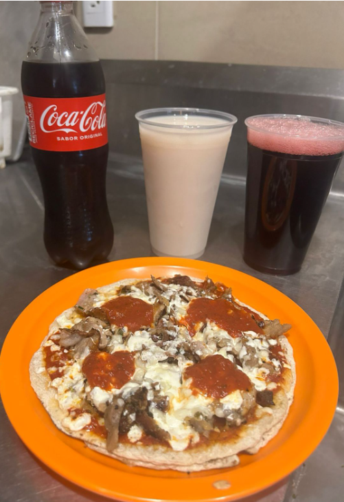 1 Pizza Árabe + Bebida a elegir