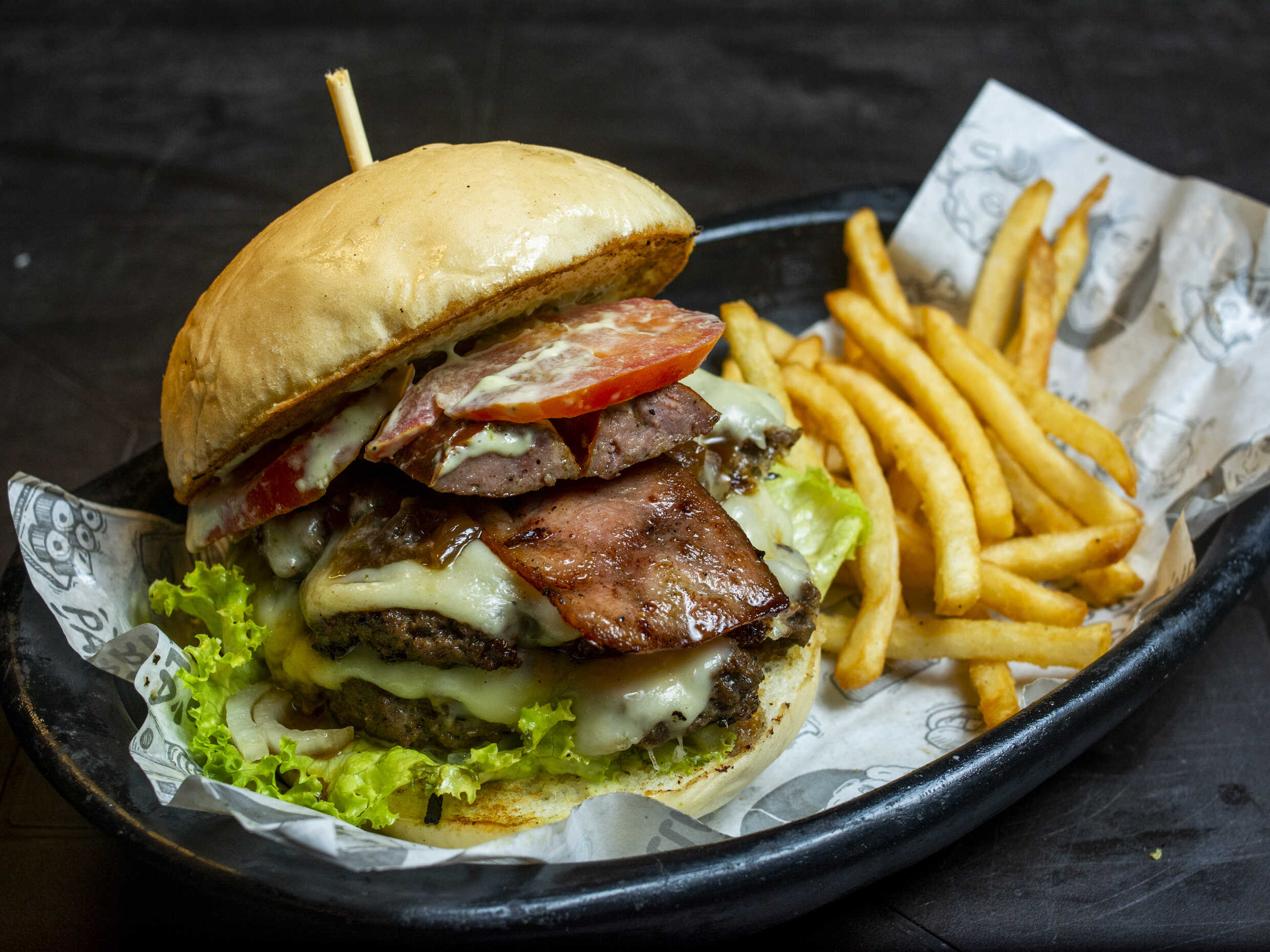 •	HAMBURGUESA ESPECIAL