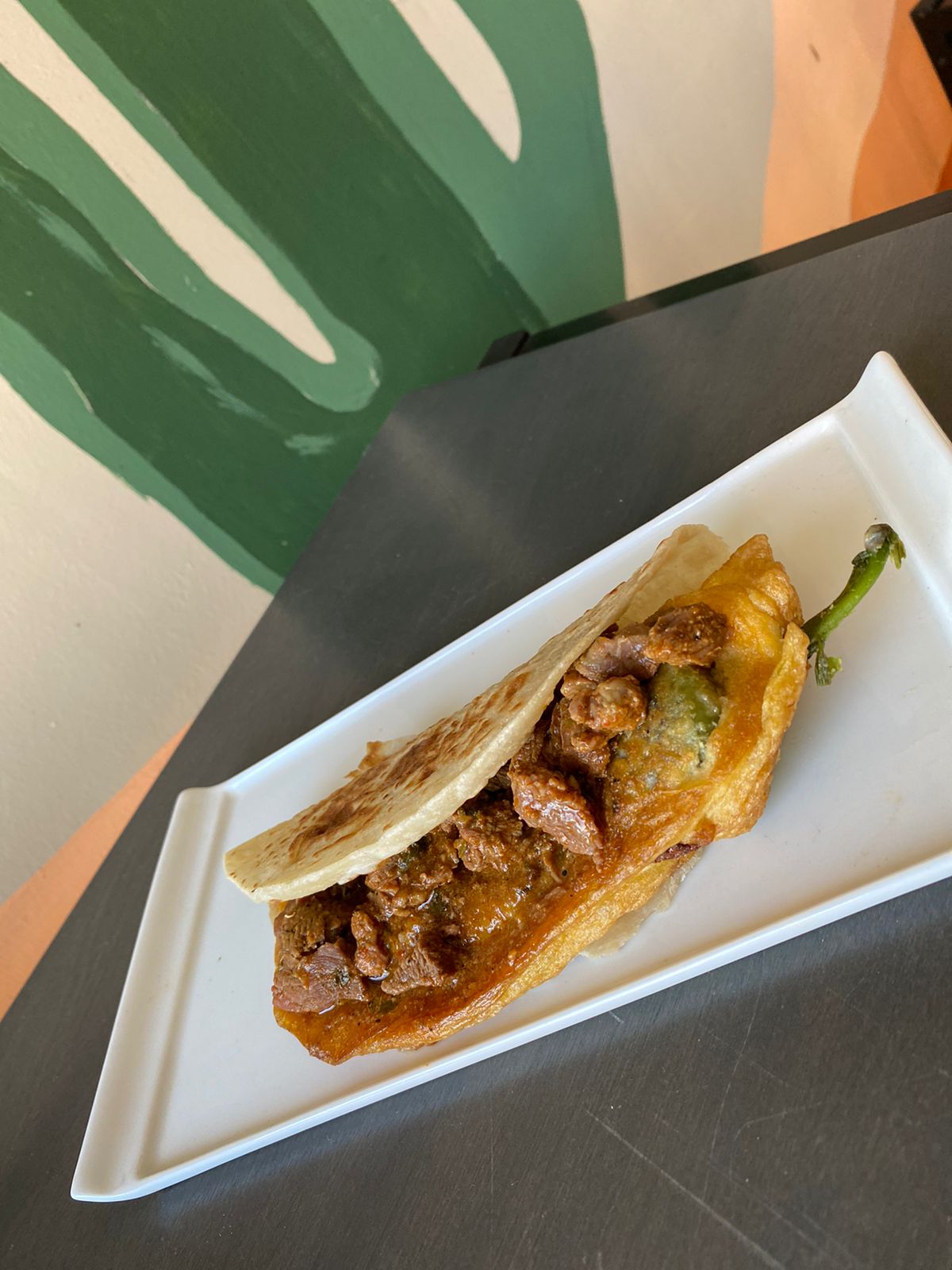 Taco de Chile Relleno con Guiso