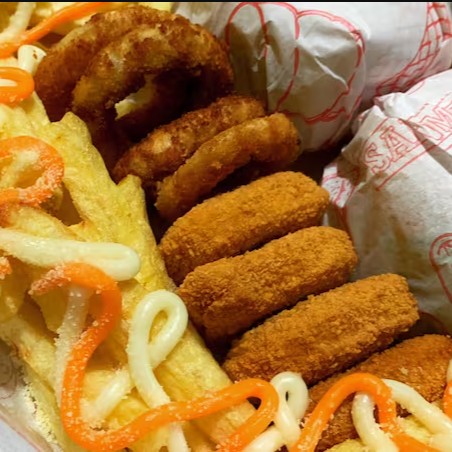 2 X tudos + batatas com cheddar e catupiry, nuggets + anel de cebola