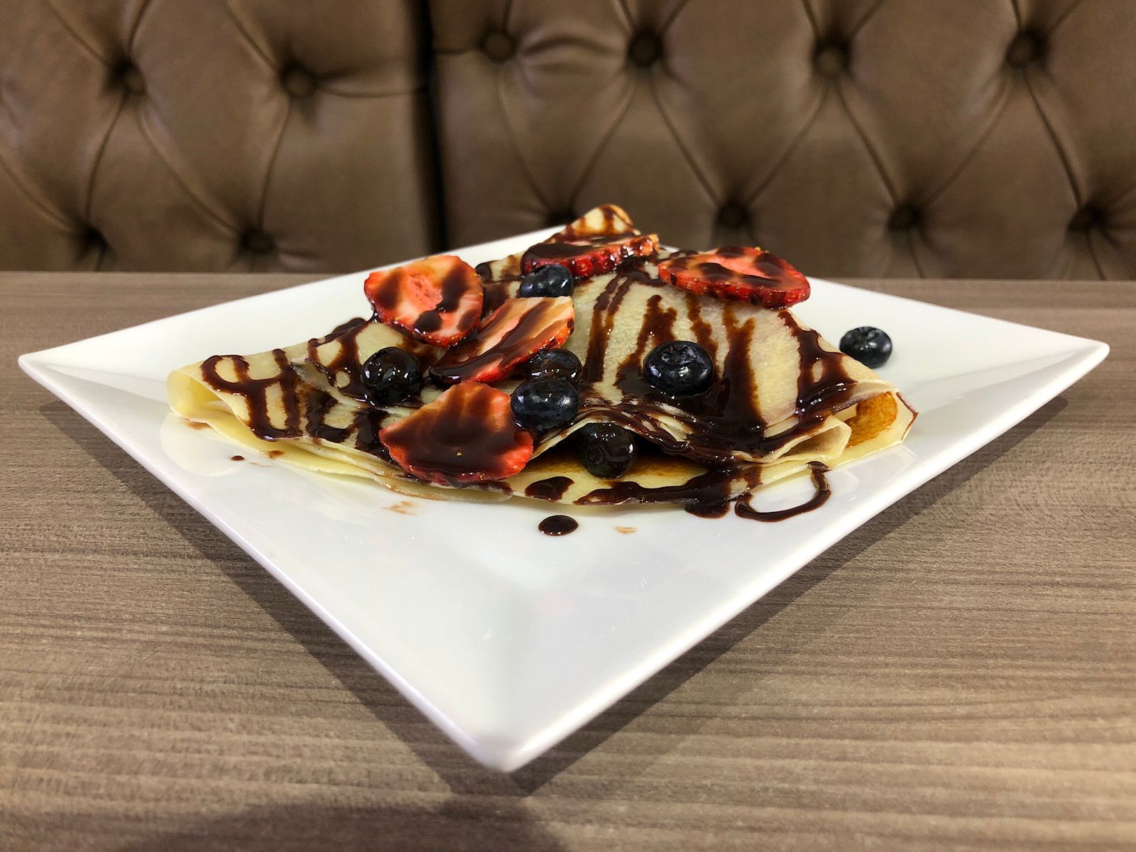 Crepe con Fudge y 2 Frutas