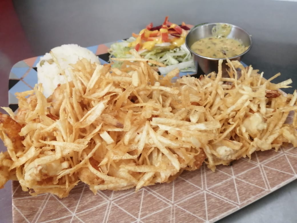 Camarones en Crujiente de Papa con Salsa Mostaza