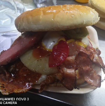 Hamburguesa Puerca con Piña