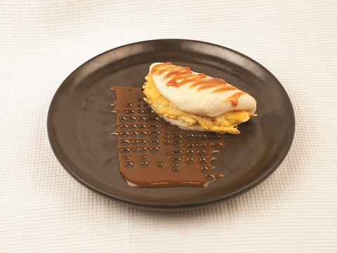 Bao Ate y Queso de Bola con Cajeta