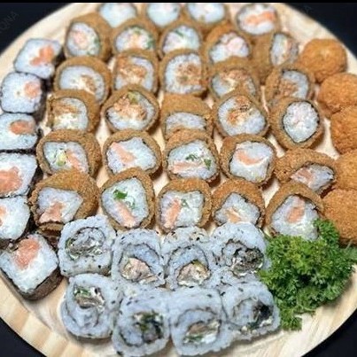 12 hots filadelfia - 12 hots salmão grelhado - 10 fish ball - 10 uramaki skin - 10 makimono filadelfia