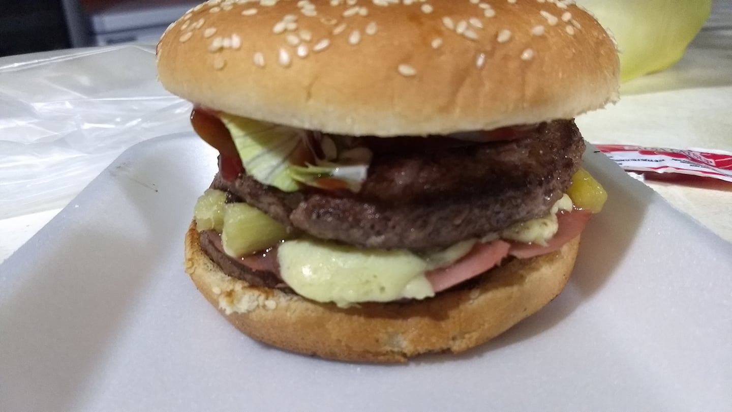 Hamburguesa Hawaiana con Papas