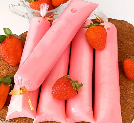 Base de leite com morangos frescos adicionados. Obs. contém açúcar.