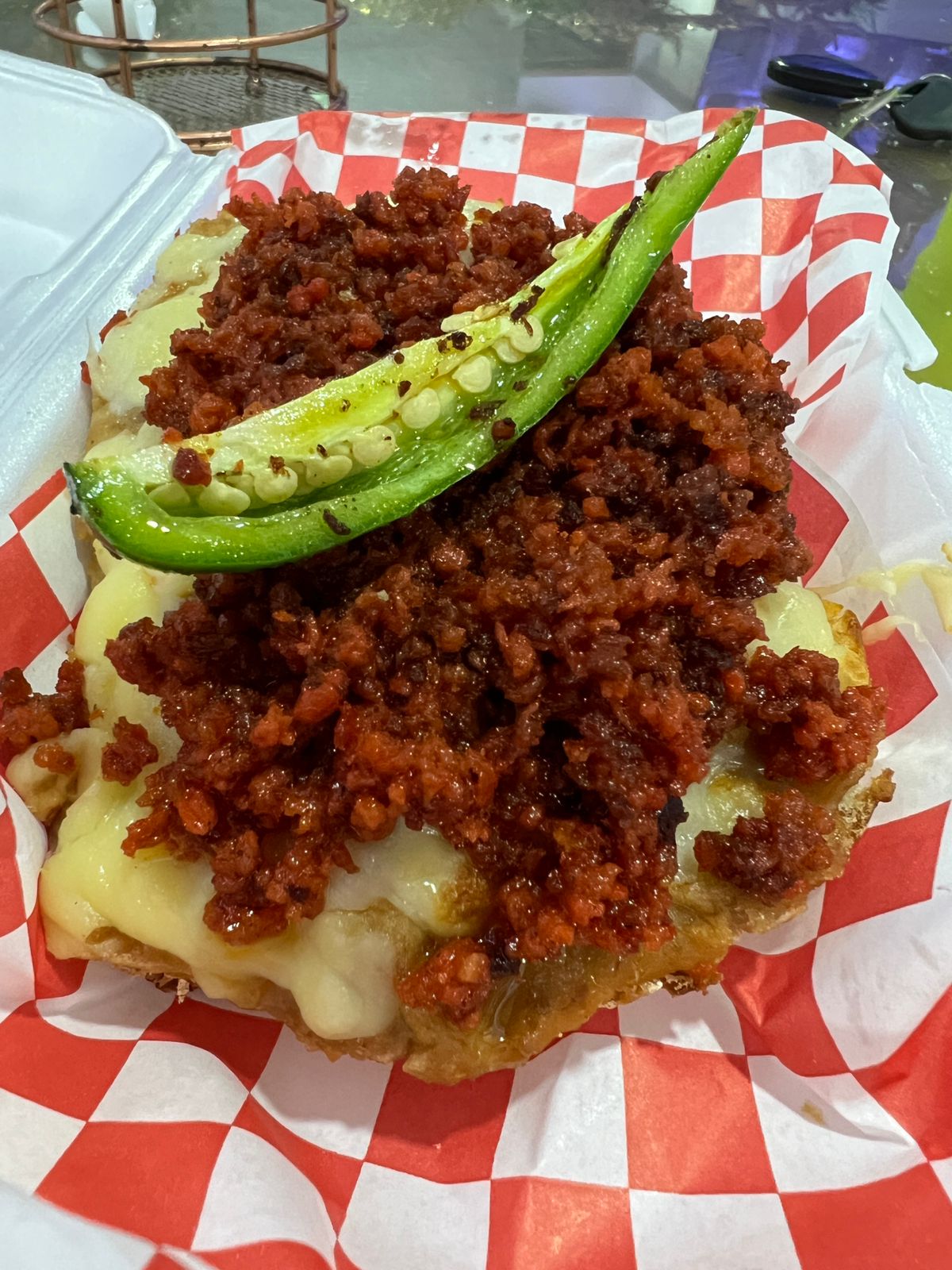 Mollete Salado Mitad con Frijoles y Chorizo