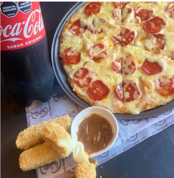pizza pepproni 6 porciones + deditos + bebida 1.5l