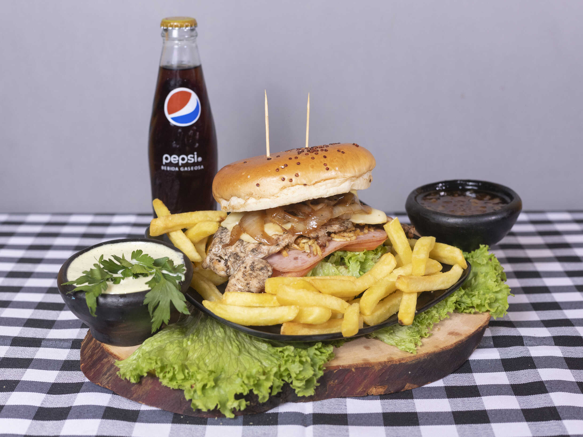 Master Burguer Bacon de Pollo + Gaseosa
