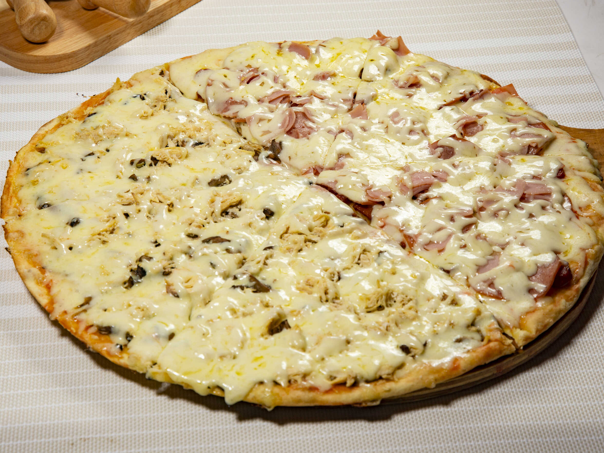 Pizza 3 Carnes Caja 35 X 35