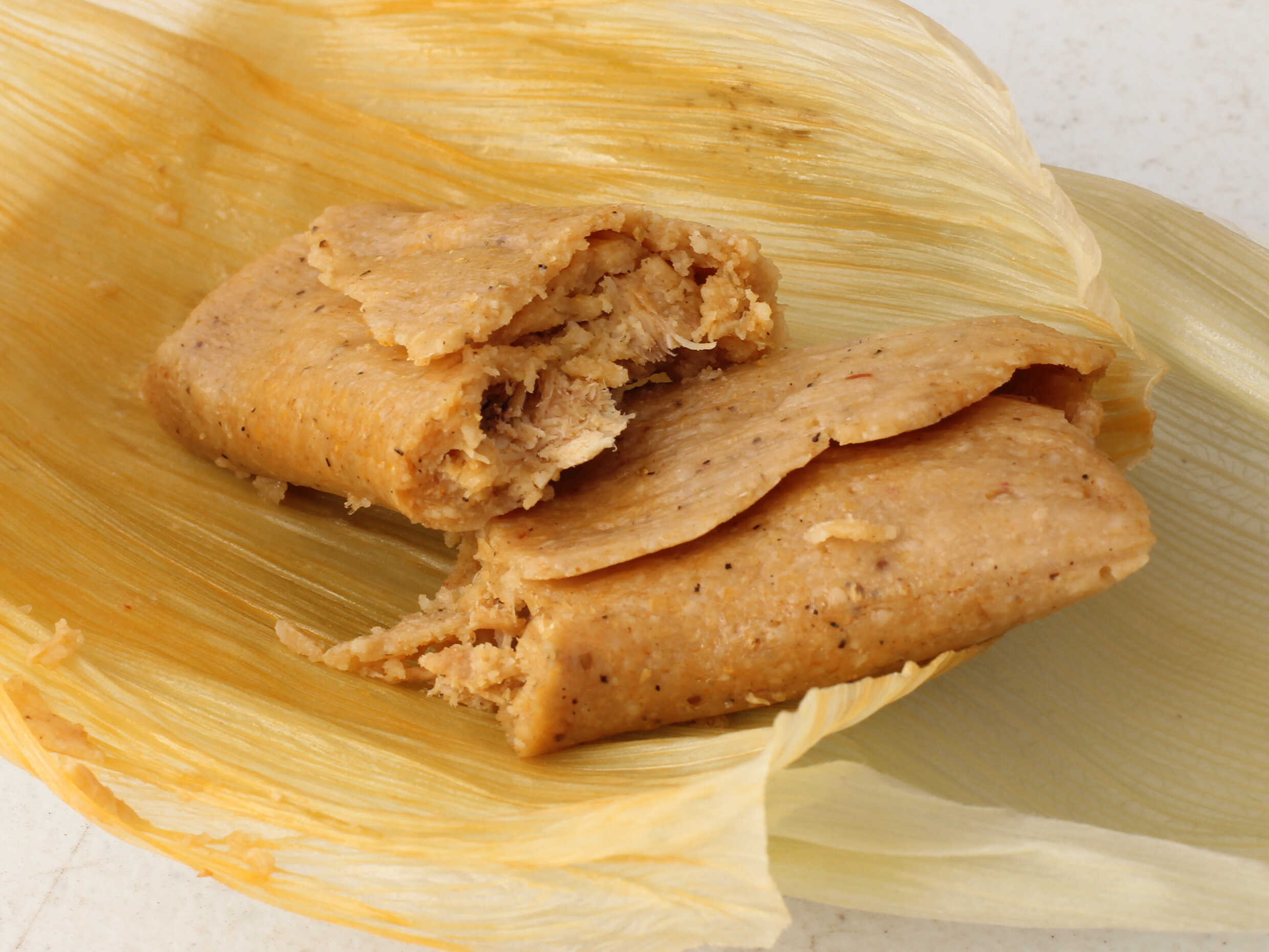 Tamal de Pollo con Salsa Verde