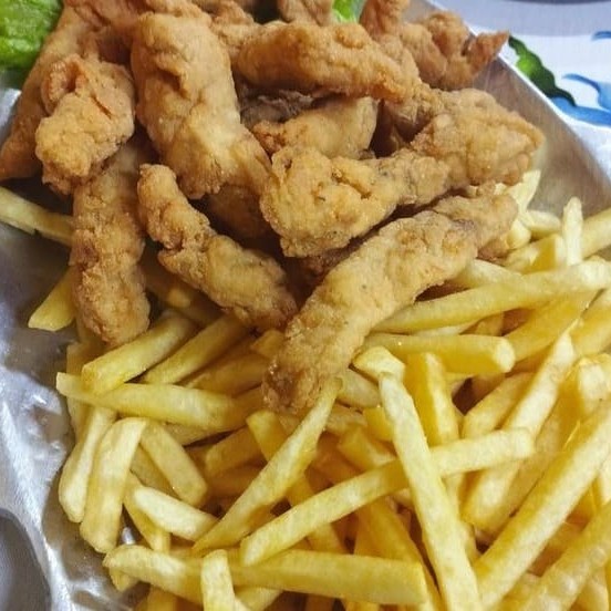 Batata , frango , cebola , cheddar, requeijão , oregano, alho torrado