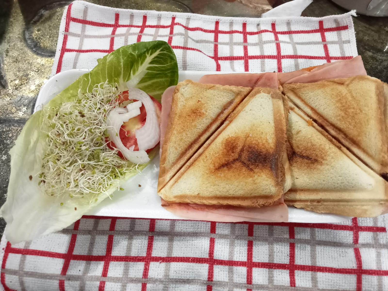 2 SANDWICH + 1 REFRESCO