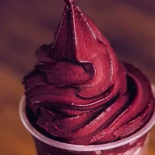 Nosso delicioso açaí de qualidade excepcional com diversas opções de guloseimas incluso sem nenhuma taxa.com direito a chantilly artesanal batido com Ninho e deliciosa fruta disponível no nosso cardápio!