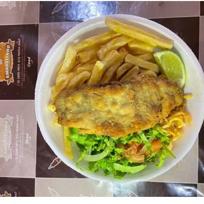 O 'Filé de Peixe Anchova' é uma requintada opção da categoria 'Pratos'. Este prato é composto por um suculento filé de anchova, cuidadosamente preparado para realçar seu sabor. Acompanha um arroz soltinho e bem temperado, feijão fresco que exala um aroma convidativo, macarrão al dente, batatas fritas crocantes e douradas, uma salada fresca e colorida, e por fim, uma farofa deliciosamente torrada. É uma refeição completa e equilibrada, ideal para quem aprecia uma boa culinária.