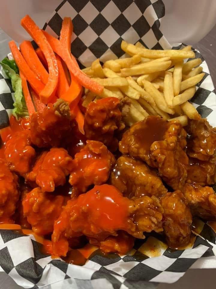 ALITAS + PAPAS + AGUA GRATIS