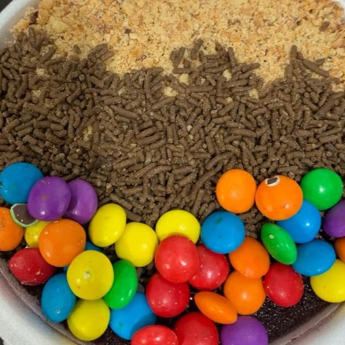 Açaí artesanal batido com as melhores polpas do mercado e frutas fresquinhas adicionado do nosso xarope também artesanal, uma combinação perfeita, experimente e tire suas dúvidas. * peso aproximadamente*