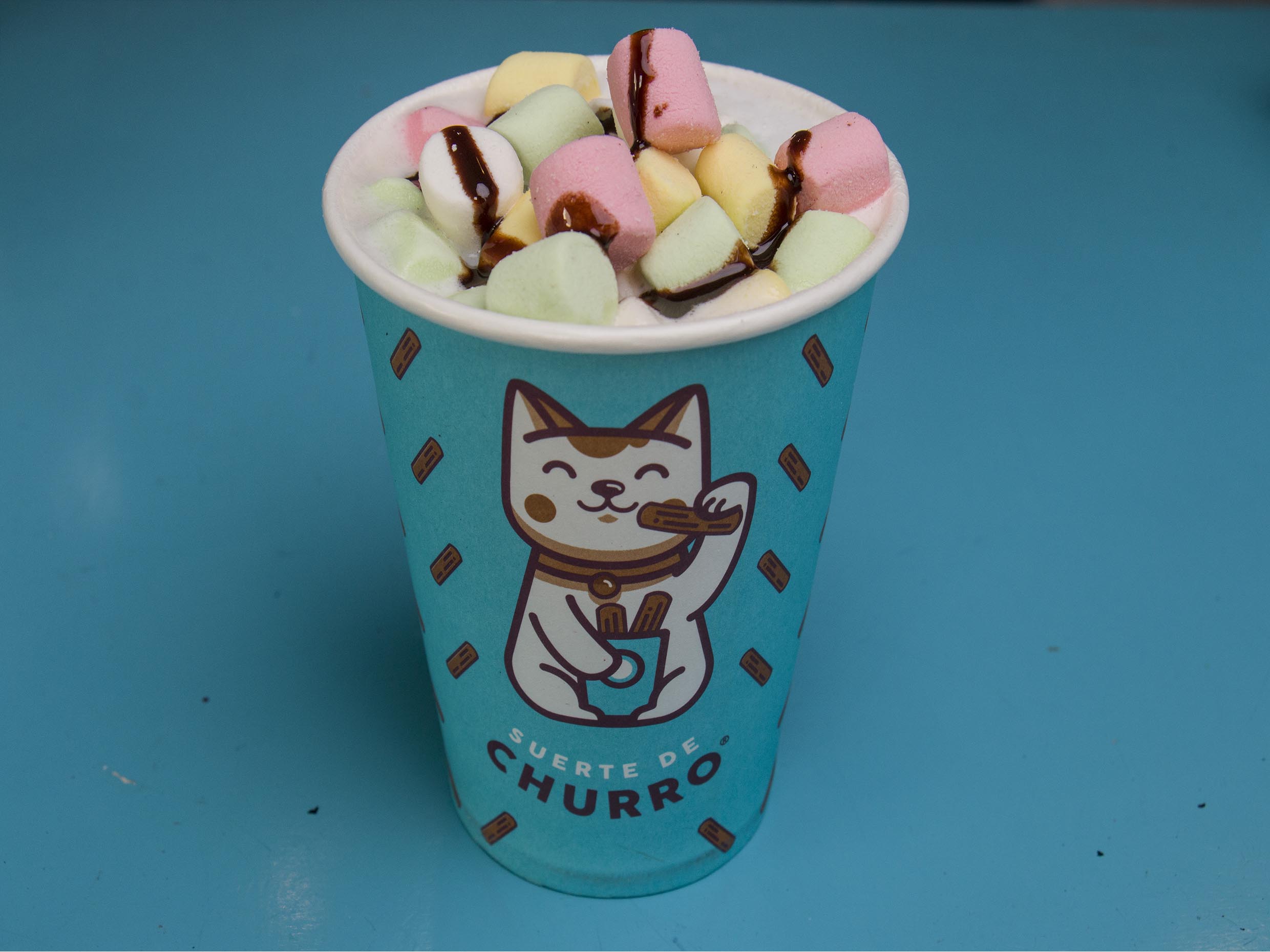 Chocolate Caliente con Mini Churritos