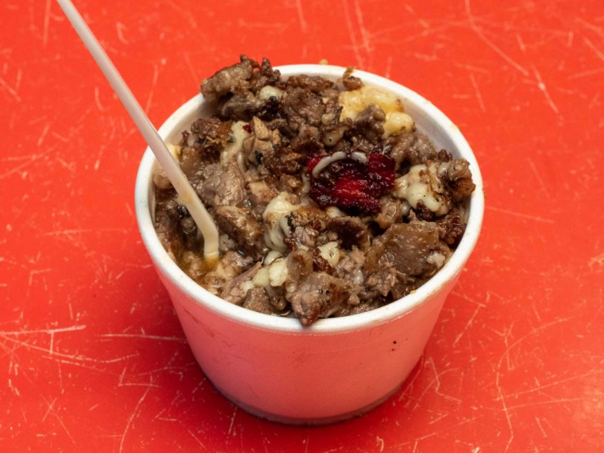 Frijoles con Bistec y Queso