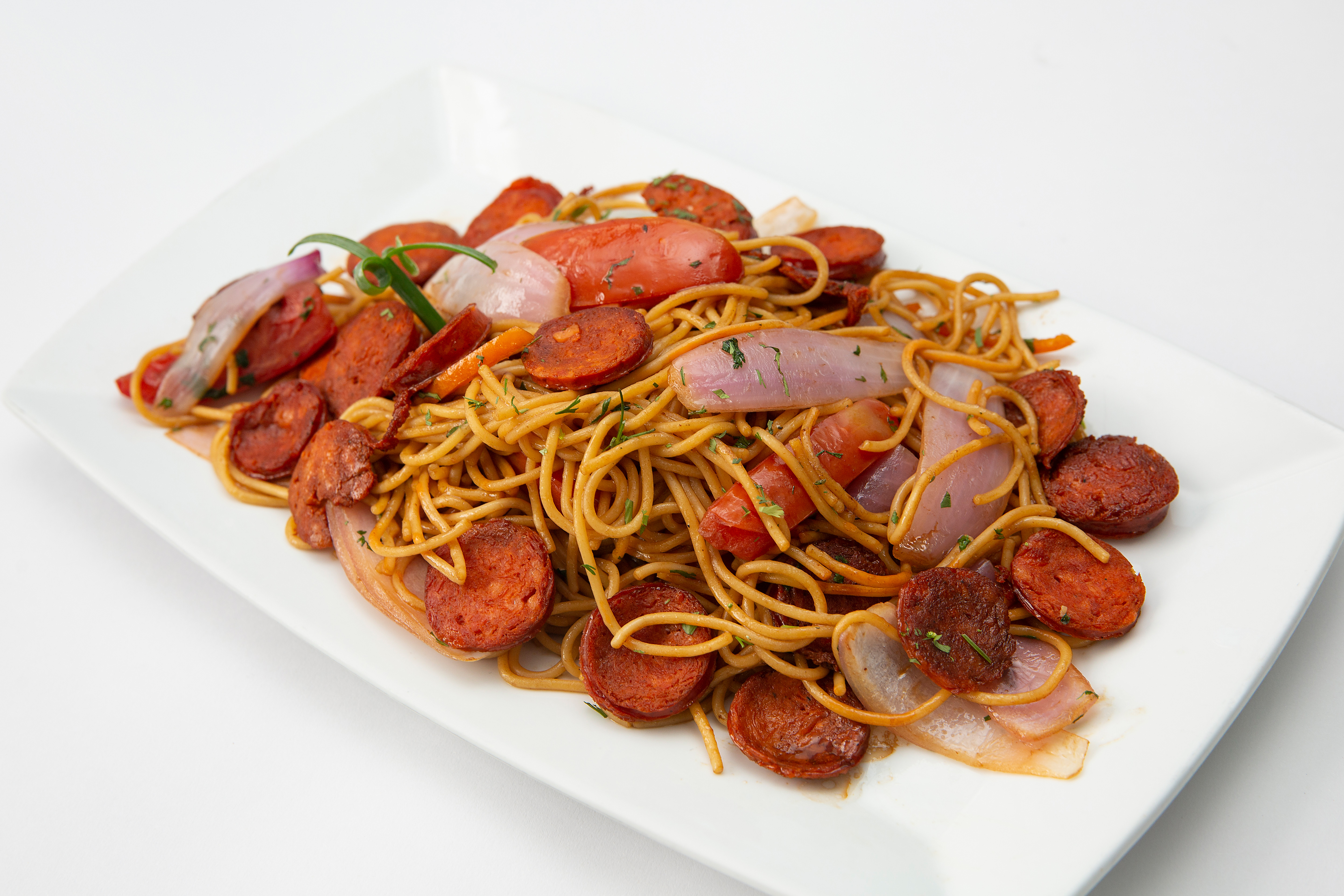 Tallarín Saltado de Chorizo Regional
