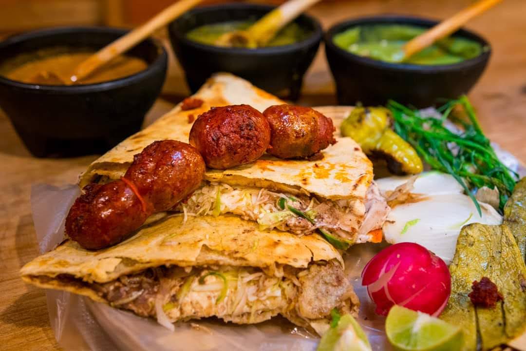 Tlayuda de Chorizo