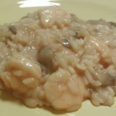 Todos os nosso risotos são elaborados com caldo de legumes feito na casa e fiarroz arborio finalizado com pamesão e mussarela(aproximadamente 600 grama)