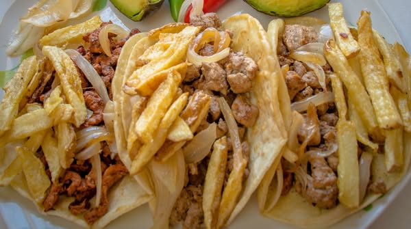 3 Tacos + Bebida