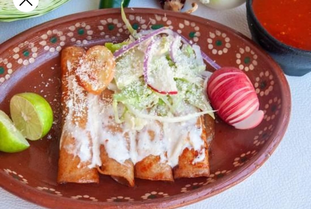 Orden de Enchiladas + Agua de 1/2